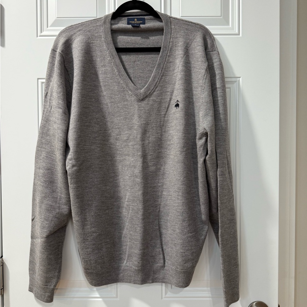 Light Gray V-Neck Sweater with Soft Knit Texture